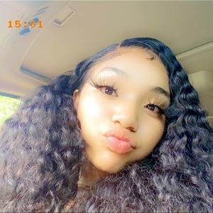 Meet your Posher, Alecia